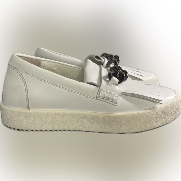 Giuseppe Zanotti leather slip on w/ curb chain & fringe. Women US 8 EUR 39 - Picture 3 of 10